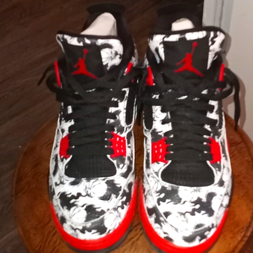 Retro Jordans, 9",white/black an red